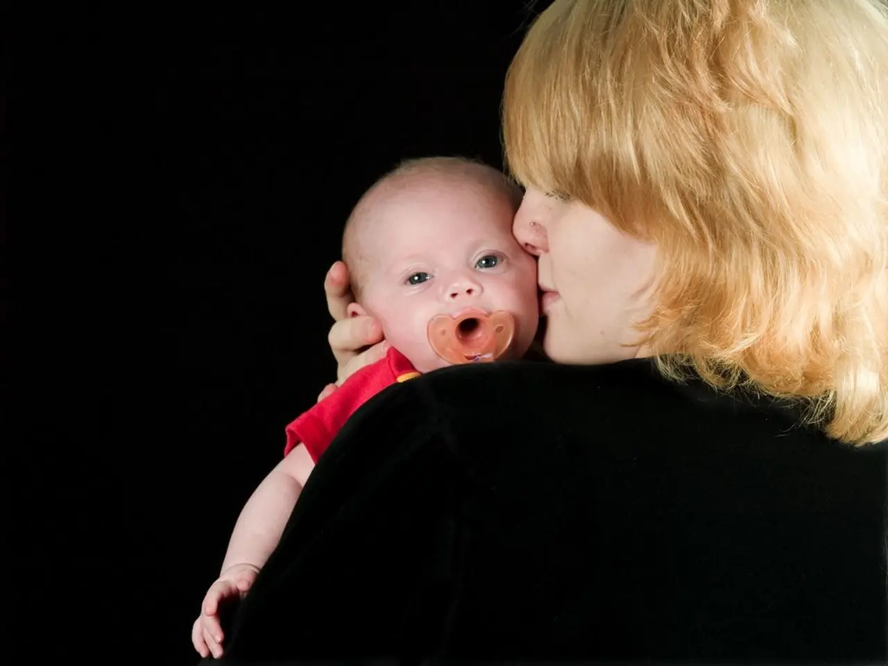 Pregnancy at Week 25: Signs, Hormonal Changes, Fetal Growth