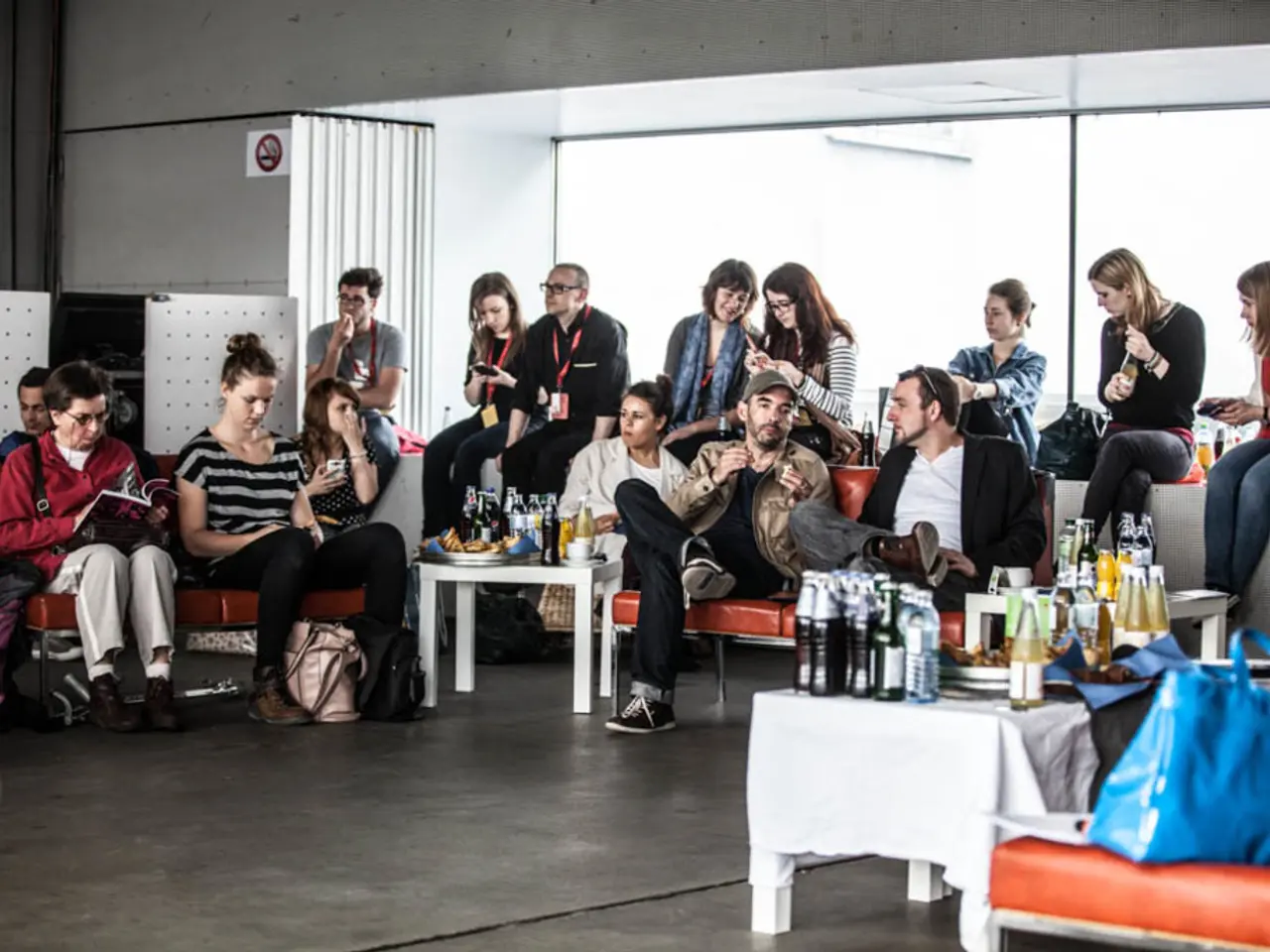 Highlighting the Significance of Visible Signals for Employee Awareness