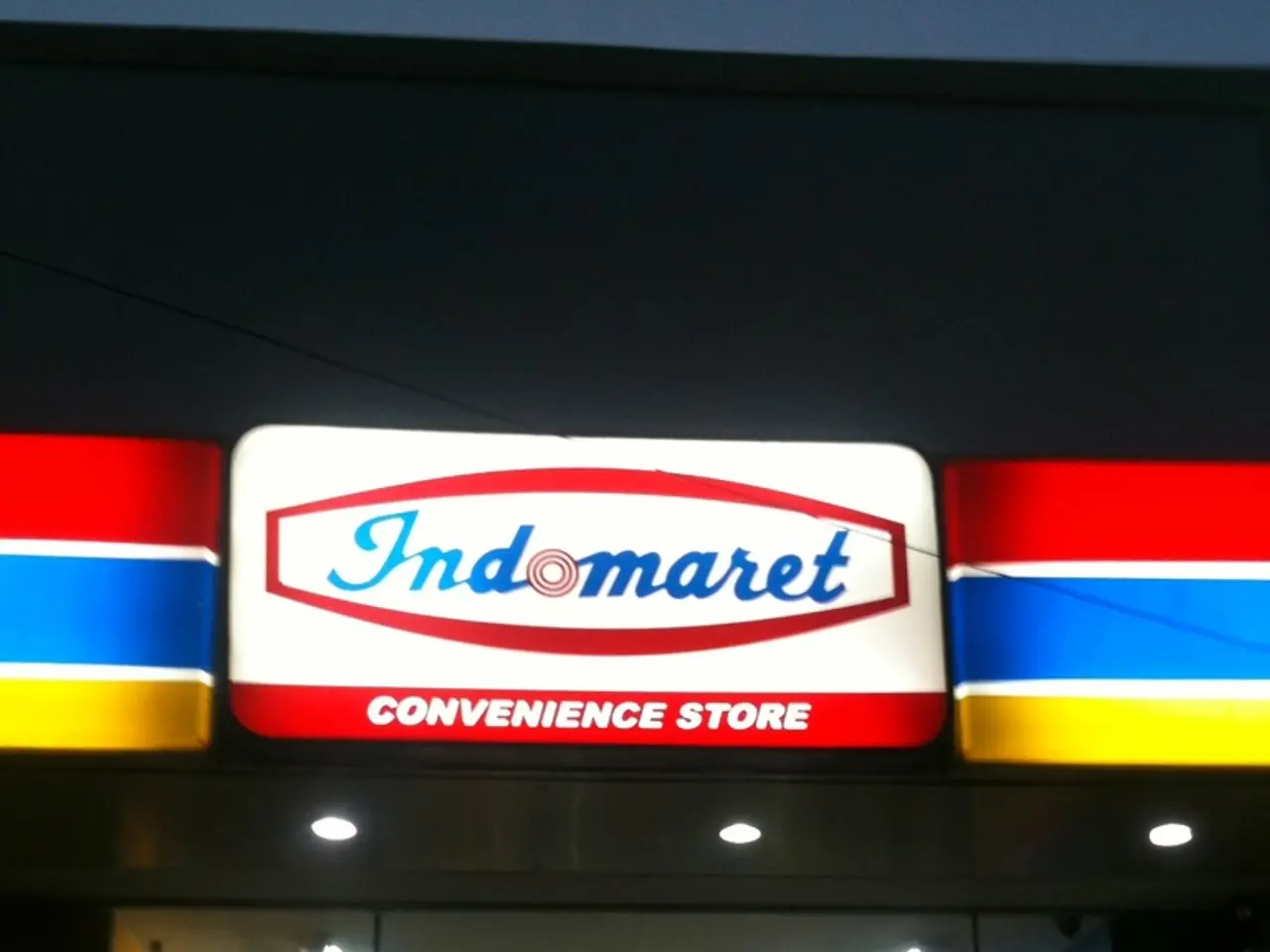 In this image there is a store, on the top there is some text.