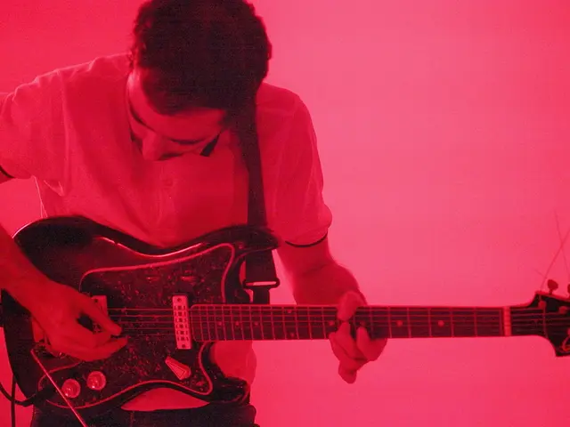 Comparing Cable Machines and Free Weights for Muscle Building: Which Dominates for bodybuilders?