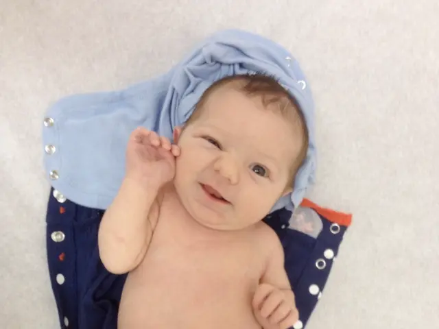 Child delivered at the entrance of a supermarket in Sertã