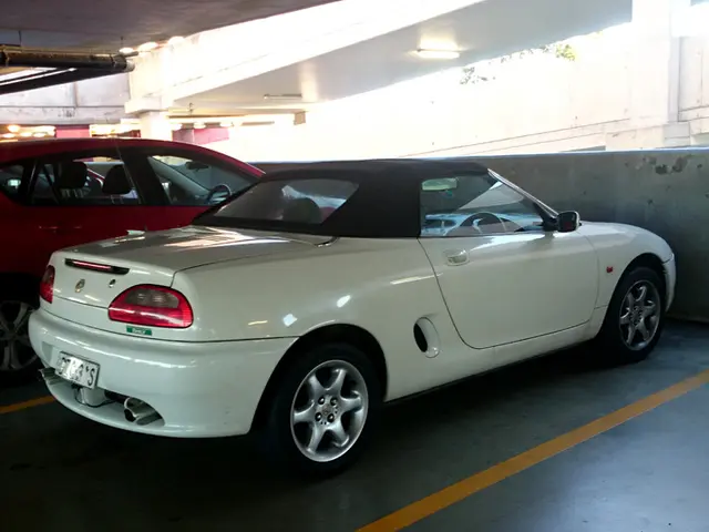 Workplace gas incident in Kitzbühel lands two employees in critical care facility