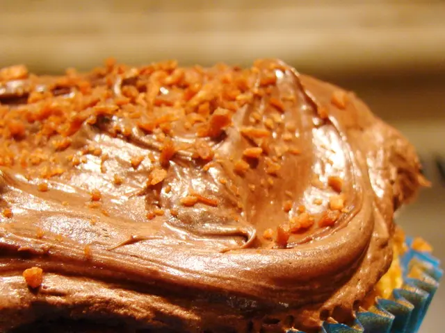 Launches the humanitarian food-sharing network, 'Đà Nẵng Food Community'