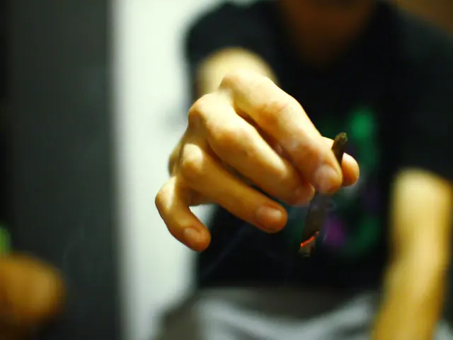 The duration nicotine maintains wakefulness.